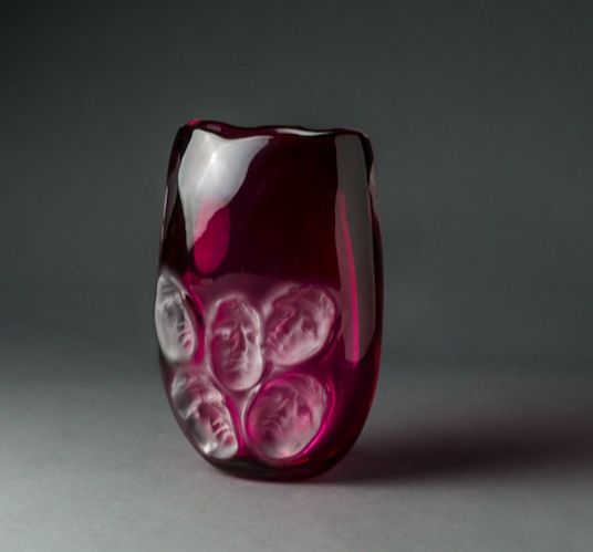 005 vase with faces