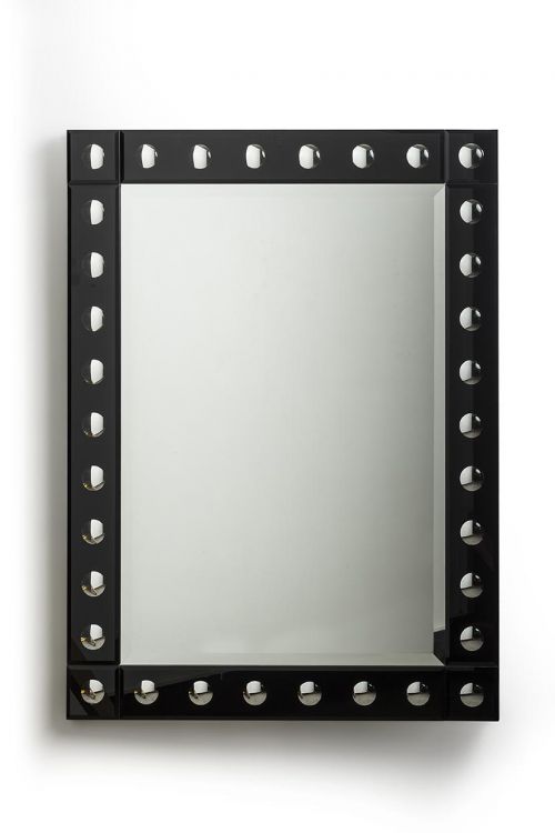 Black mirror, contemporay style