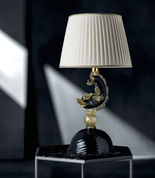 Dolphin table lamp